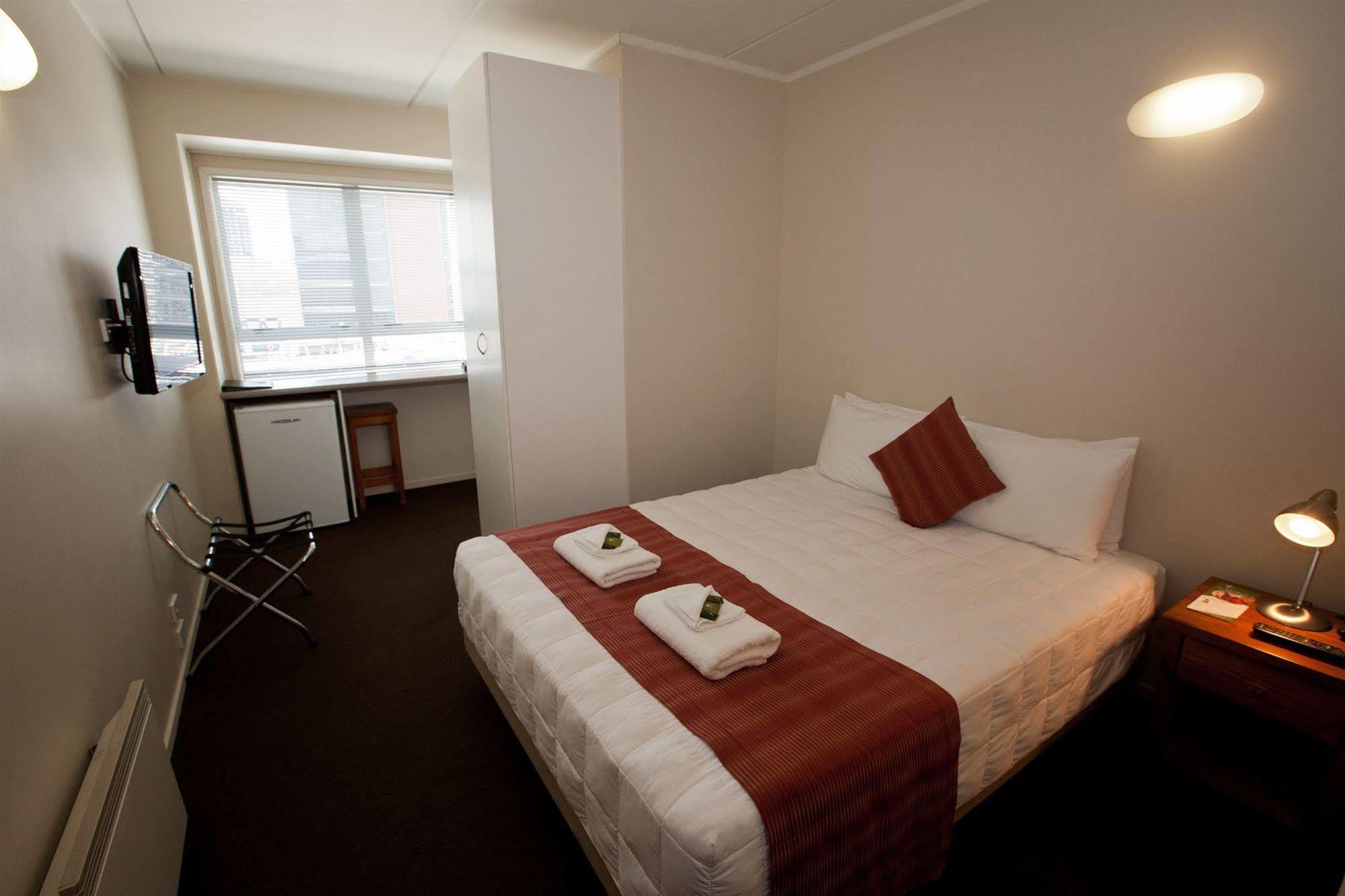 City Lodge Accommodation Auckland Extérieur photo A room at the hotel