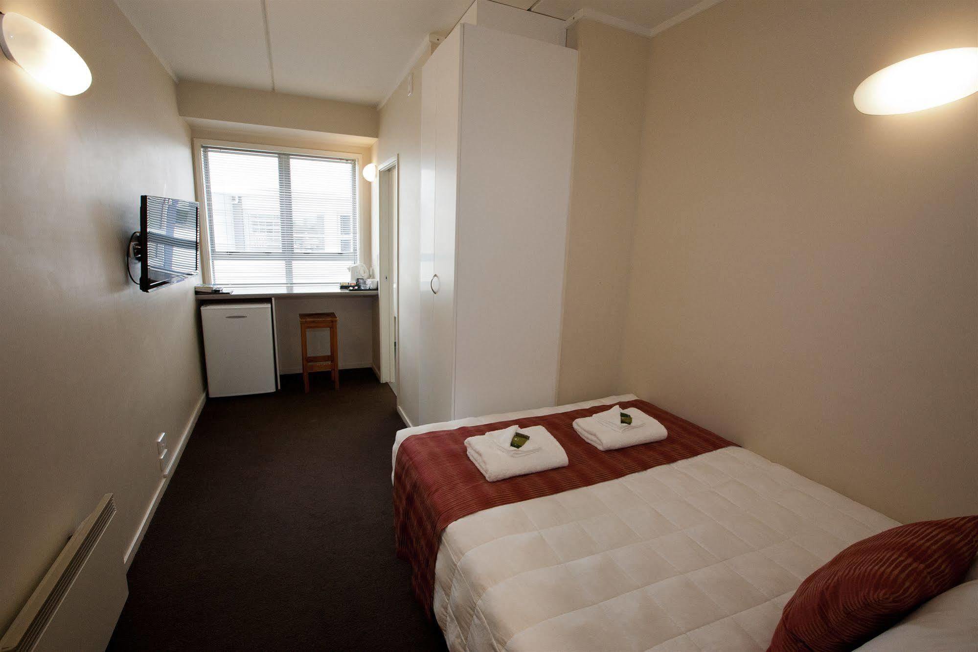 City Lodge Accommodation Auckland Extérieur photo A room at the hotel