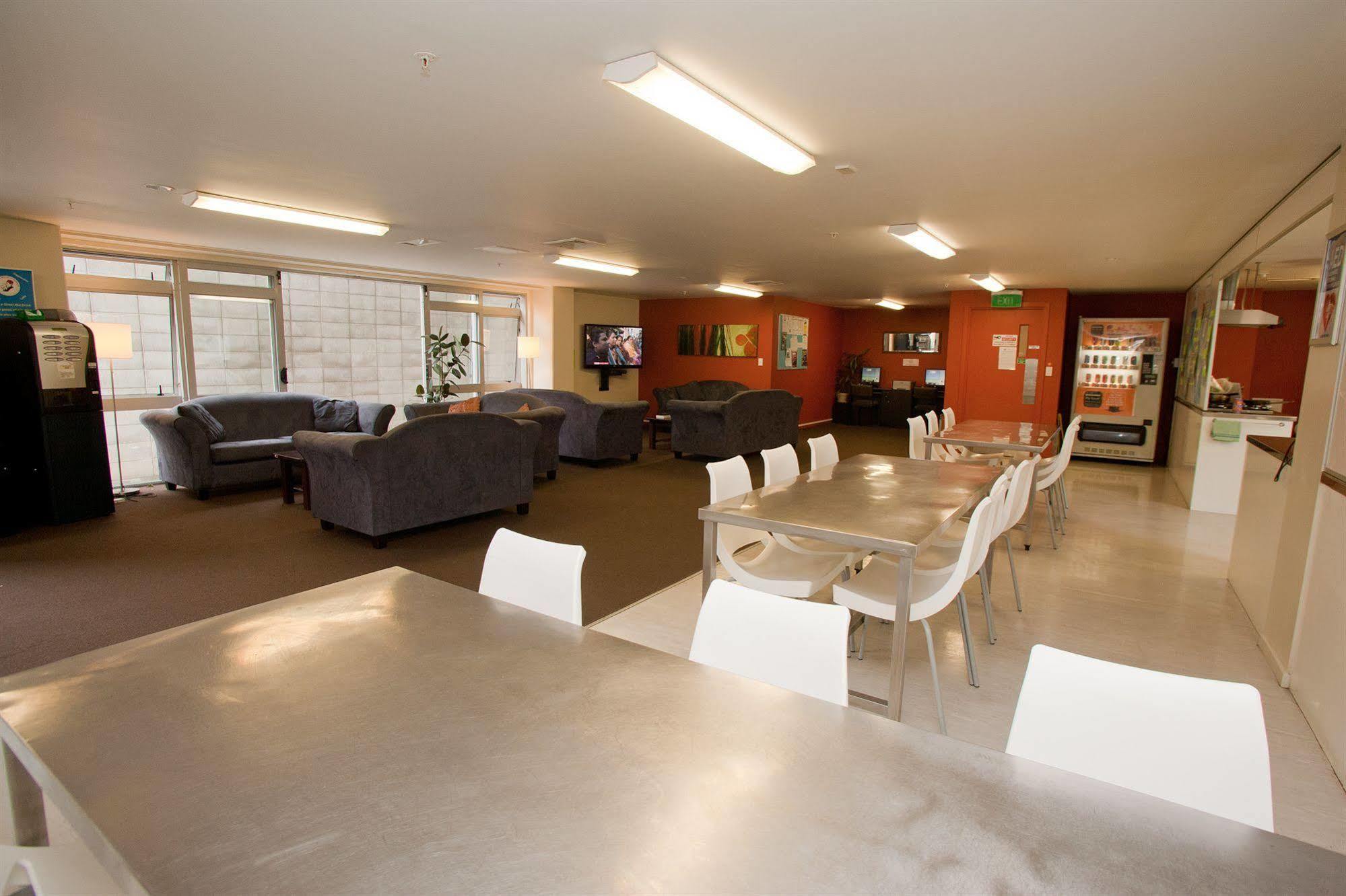 City Lodge Accommodation Auckland Extérieur photo The lounge at the Student Union