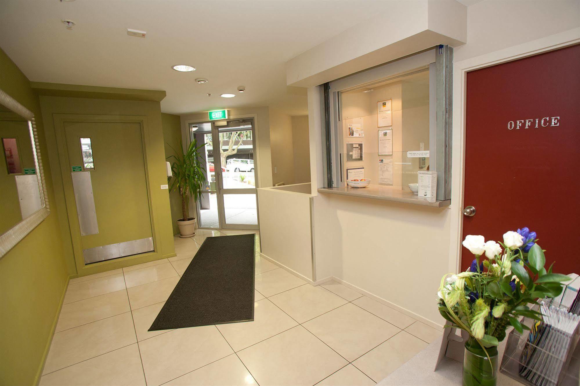 City Lodge Accommodation Auckland Extérieur photo Reception