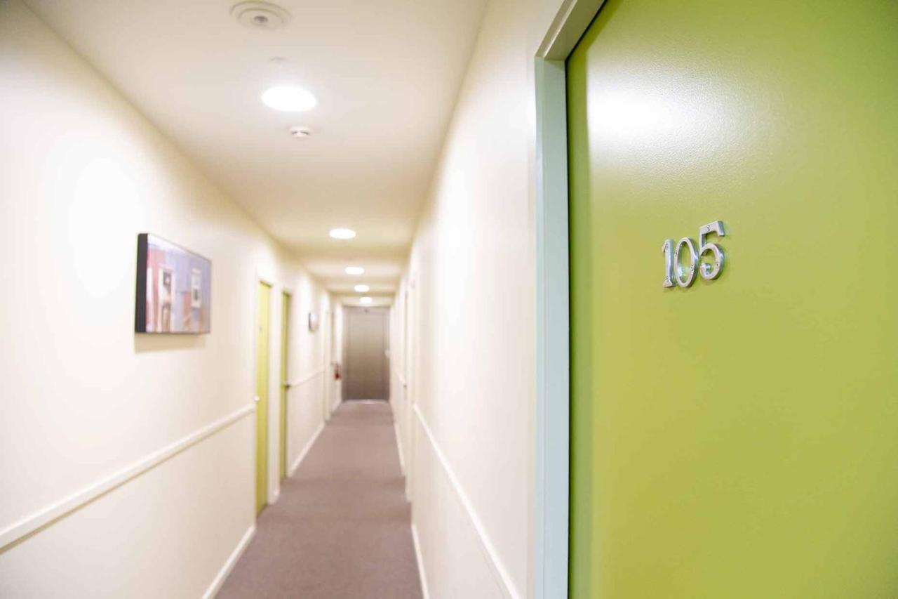 City Lodge Accommodation Auckland Extérieur photo A typical corridor