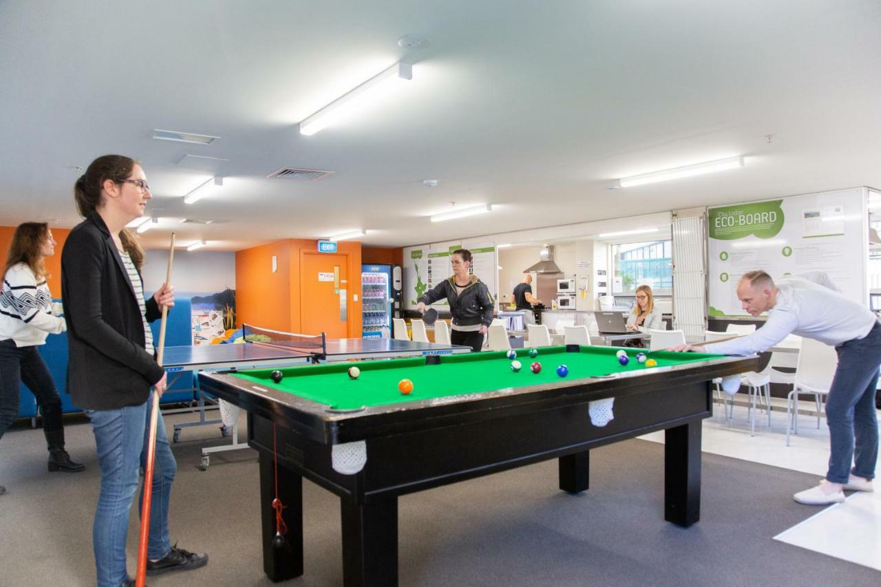 City Lodge Accommodation Auckland Extérieur photo A pool table in an office